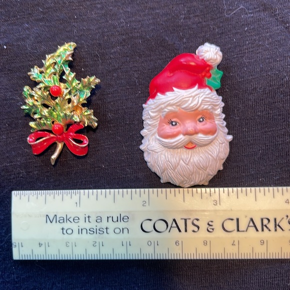 Two For One Hallmark Santa Unsigned Holly Brooches - Picture 2 of 5